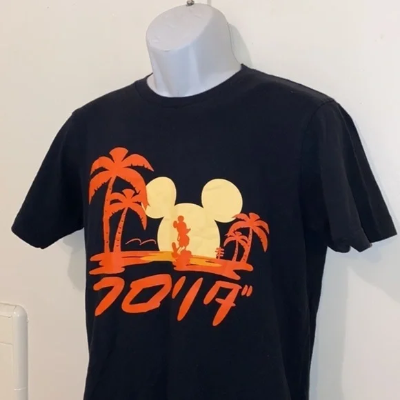 Unisex UNIQULO x Disney “Magic For All” Collaboration Mickey Tropical Sunset Tee - Picture 4 of 9